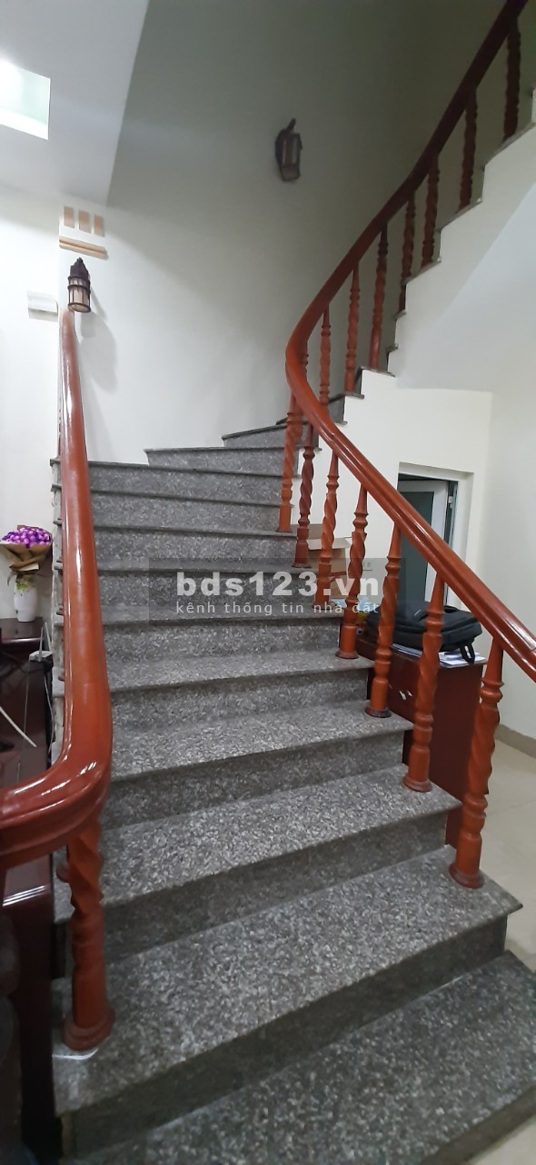 Cần Bán Gấp Nhà 3 tầng + 1 Tum ( Có Gara) Phúc Thịnh Phúc Thành để lại toàn bộ nội thất