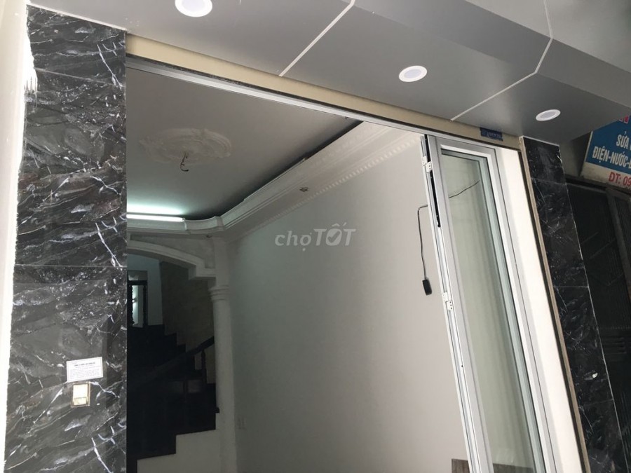 Cần bán nhà 4 tầng lô góc nhà xây kiên cố rất đẹp vào ở ngay tại phố chợ Khâm Thiên