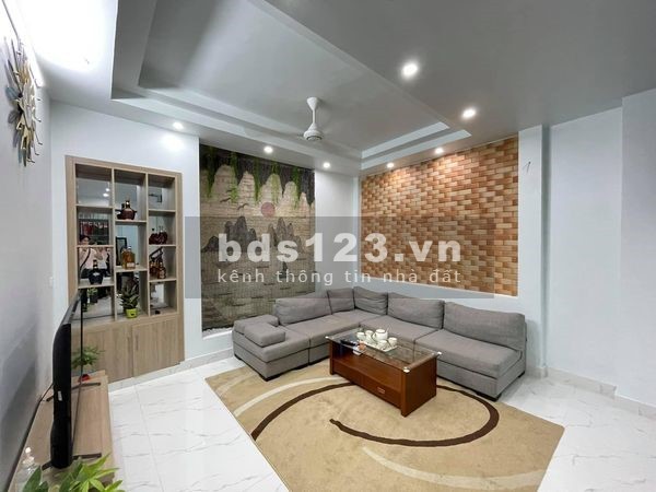 Chính chủ bán nhà nguyên căn Khương Đình, diện tích rộng ngõ lớn, xe ra vào tránh nhau thoải mái