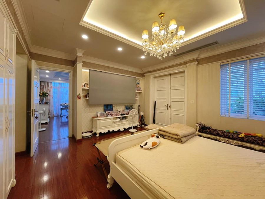 Bán biệt thự BT2 khu đô thị Việt Hưng Long Biên diện tích 280m2 4 tầng mặt tiền 30m giá 32 tỷ