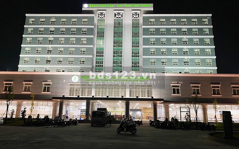 Bán lô Đất góc 2 Mặt tiền Đối Diện cổng Bệnh viên Đa khoa tỉnh 16x20m hướng tây nam giá 12 tỷ