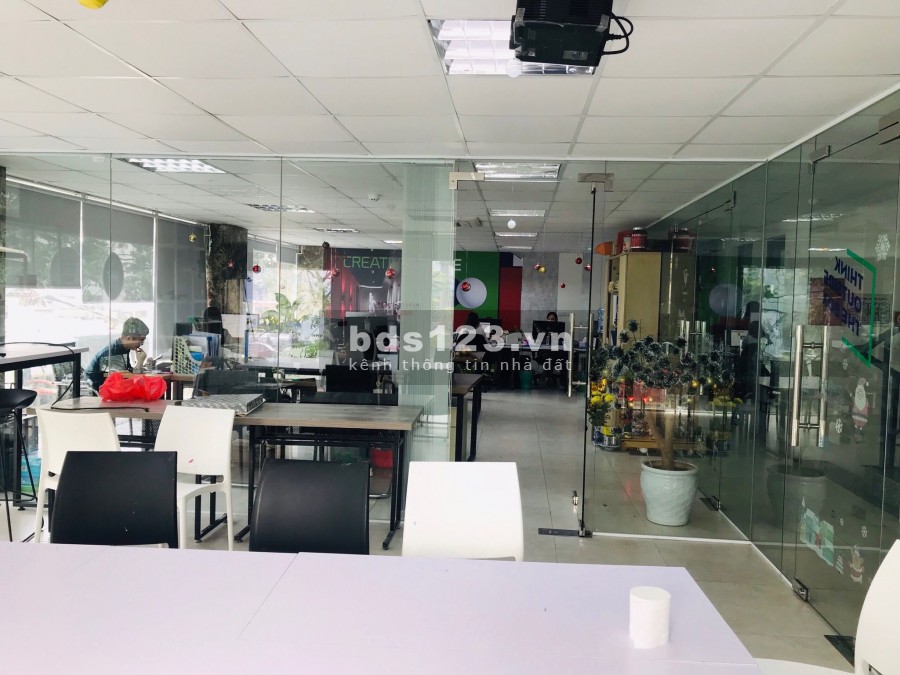 Cho thuê văn phòng 170m, 140m ngã tư Khuất Duy Tiến tầng trung view thoáng, giá cực rẻ