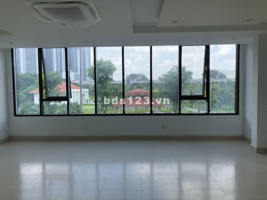 Cho thuê nguyên căn 7 tầng, cạnh công viên Mai Dịch, đường 32, đường trên cao