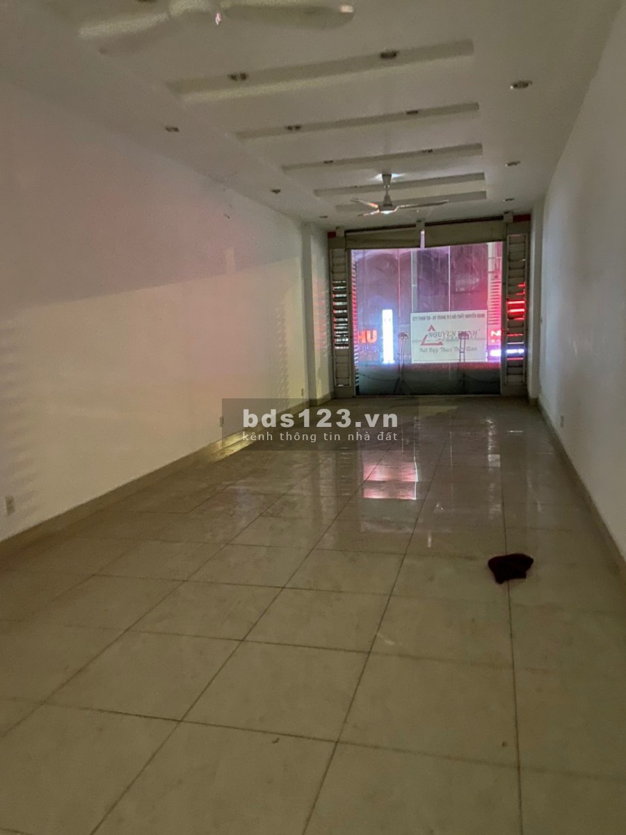 Cho thuê giá rẻ nhà MT Ngô Gia Tự diện tích 4x17m trệt lửng lầu trống suốt, lh 0915173553