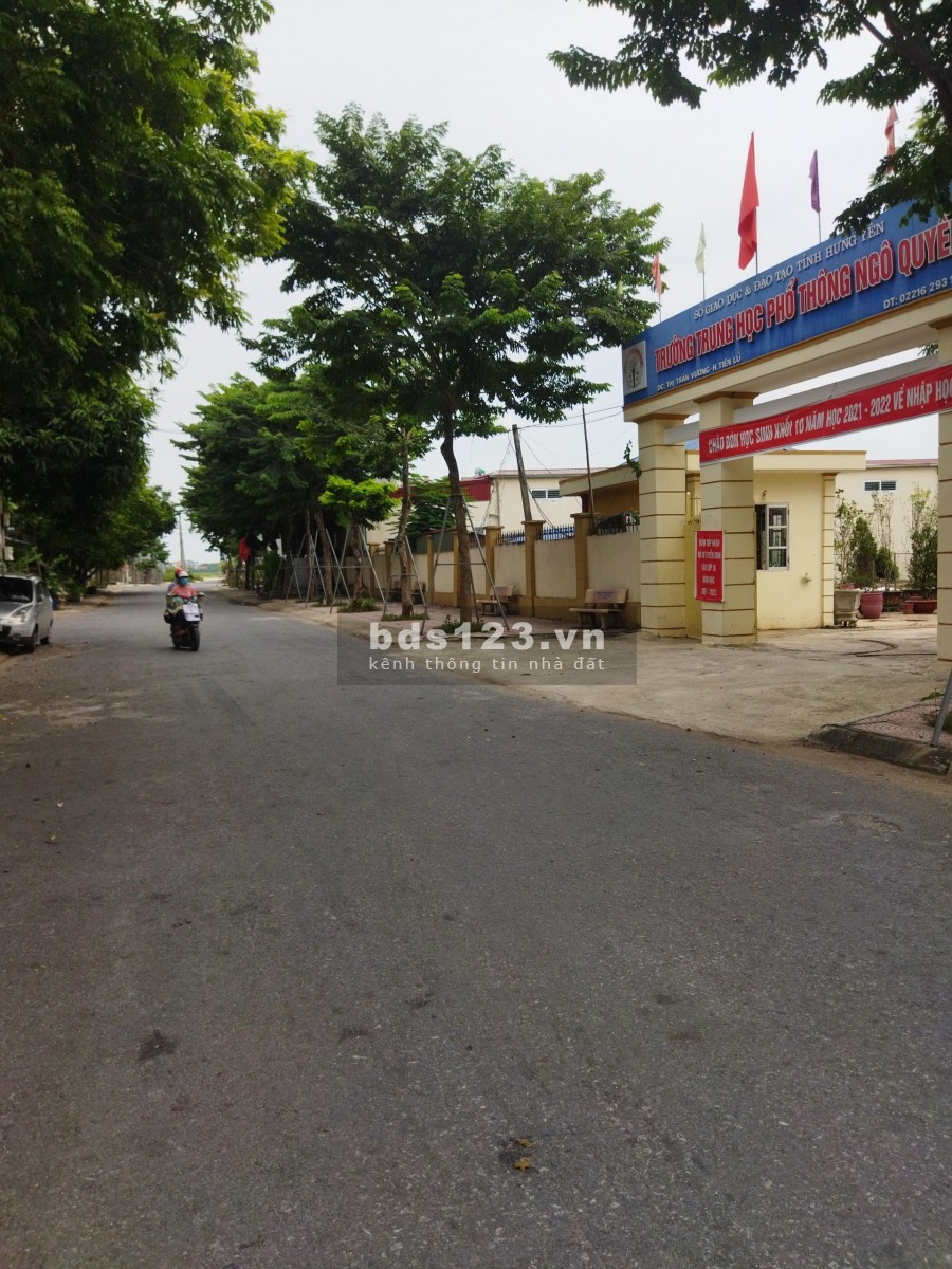 Cần tiền tôi bán nhanh lô đất DT: 92.5m2, đường rộng 15,5m gần bể bơi huyện Tiên Lữ, Hưng Yên