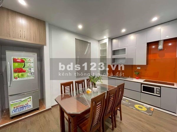 Chính chủ bán nhà nguyên căn Khương Đình, diện tích rộng ngõ lớn, xe ra vào tránh nhau thoải mái