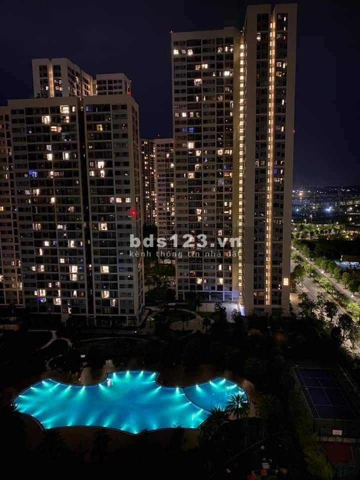 Cần bán gấp căn 2PN tầng cao, view đẹp, chung cư Vinhomes Grand Park giá 2,450 tỷ