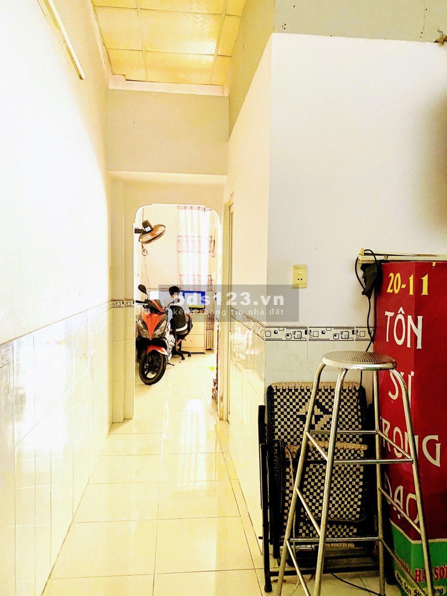 Nhà nguyên căn giá rẻ Quận Gò Vấp, có sân vườn, giảm 300 triệu sổ chính chủ, công chứng ngay