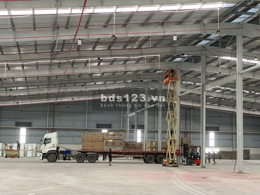 Bán xưởng diện tích sử dụng 12.300m2 trong khu công nghiệp, khu vực Bến Lức Long An