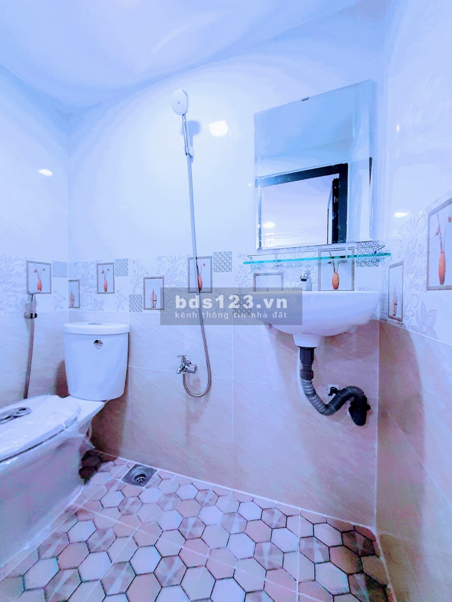 Nhà nguyên căn giá rẻ Quận Gò Vấp, có sân vườn, giảm 300 triệu sổ chính chủ, công chứng ngay