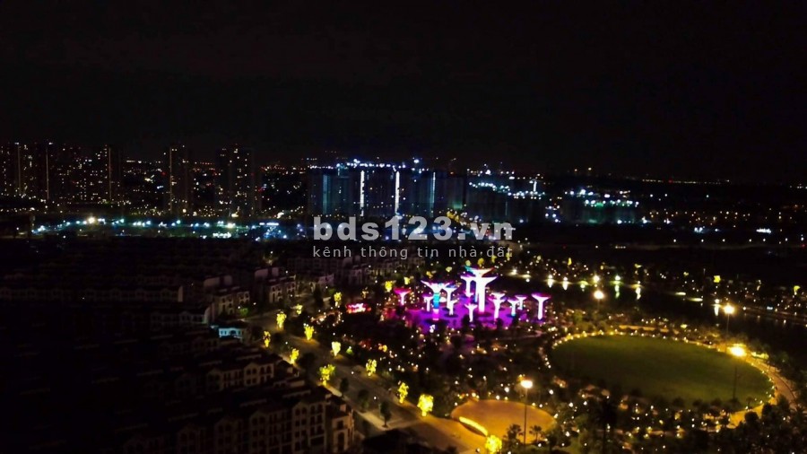 Cần bán gấp căn 2PN tầng cao, view đẹp, chung cư Vinhomes Grand Park giá 2,450 tỷ
