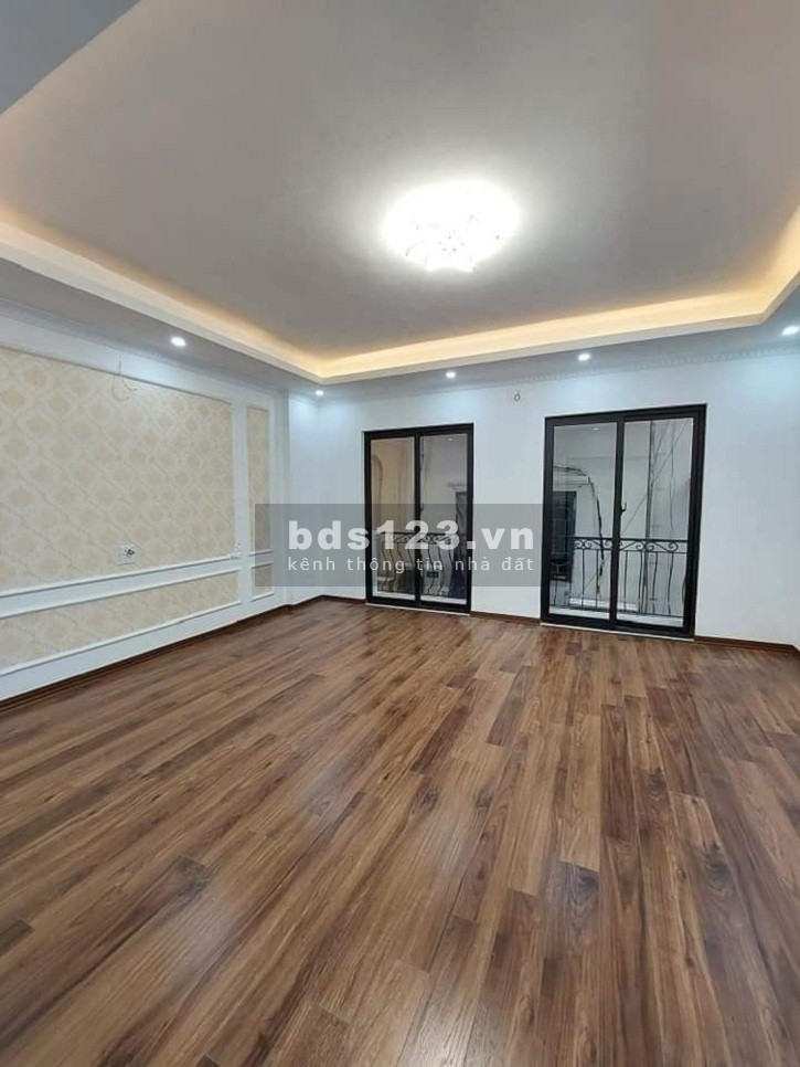 Bán nhà nguyên căn Định Công Quận Hoàng Mai, ô tô đỗ cửa dtsd 40m2, 5 tầng, giá 3.75 tỷ