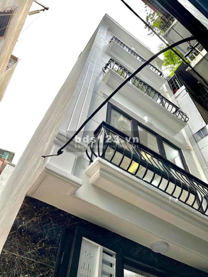 Bán nhà nguyên căn Định Công Quận Hoàng Mai, ô tô đỗ cửa dtsd 40m2, 5 tầng, giá 3.75 tỷ
