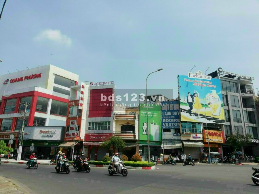 Cho thuê giá rẻ nhà MT Ngô Gia Tự diện tích 4x17m trệt lửng lầu trống suốt, lh 0915173553