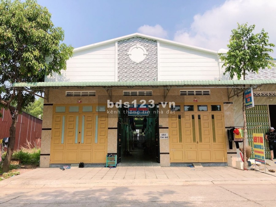 Chính chủ cần bán dãy trọ 300m2(10x30m), có 14P+2KIOT kinh doanh ổn định, SHR, vị trí đẹp.