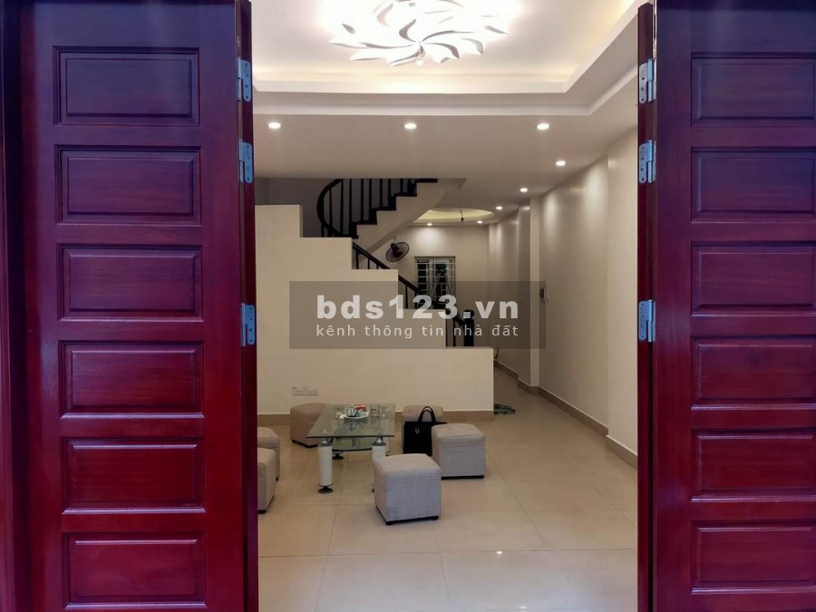 Bán nhà Tây Hồ, phố Lạc Long Quân dtsd 43m2 5 tầng mt 4m thoáng trước sau 5.7 Tỷ