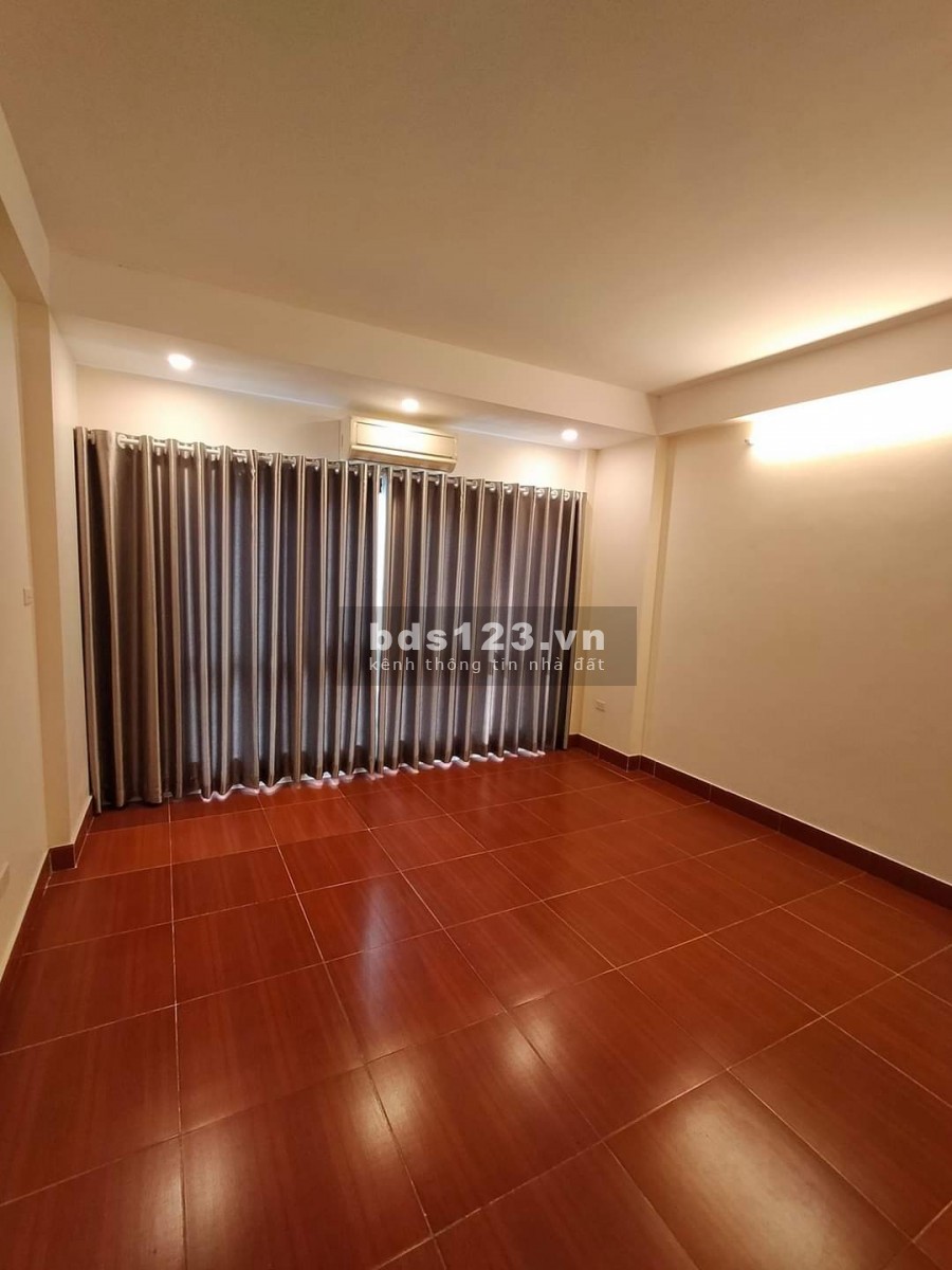 Bán nhà Tây Hồ, phố Lạc Long Quân dtsd 43m2 5 tầng mt 4m thoáng trước sau 5.7 Tỷ