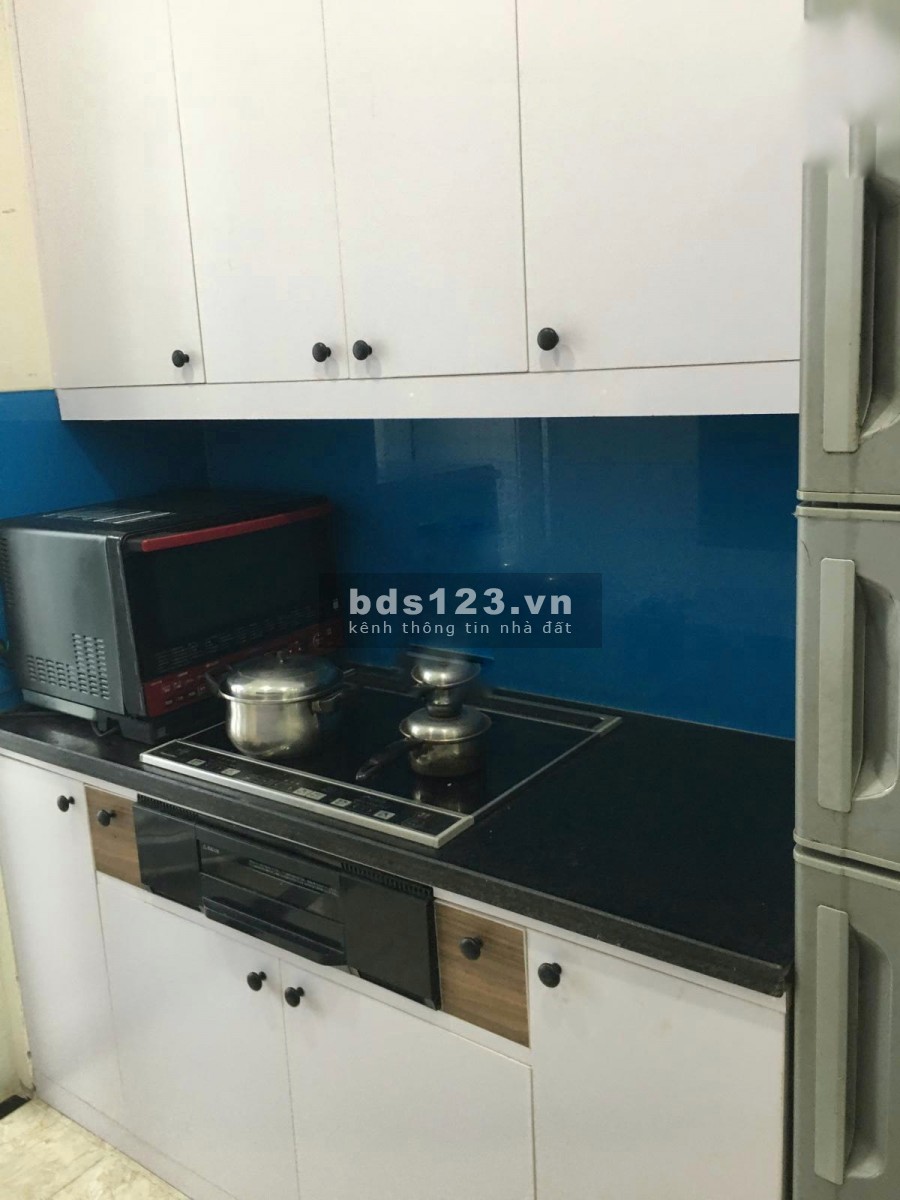 Cho thuê Chung cư A10 Nguyễn Chánh, căn 2 ngủ, đồ gần đủ, 11 triệu/th. LH 0377983070