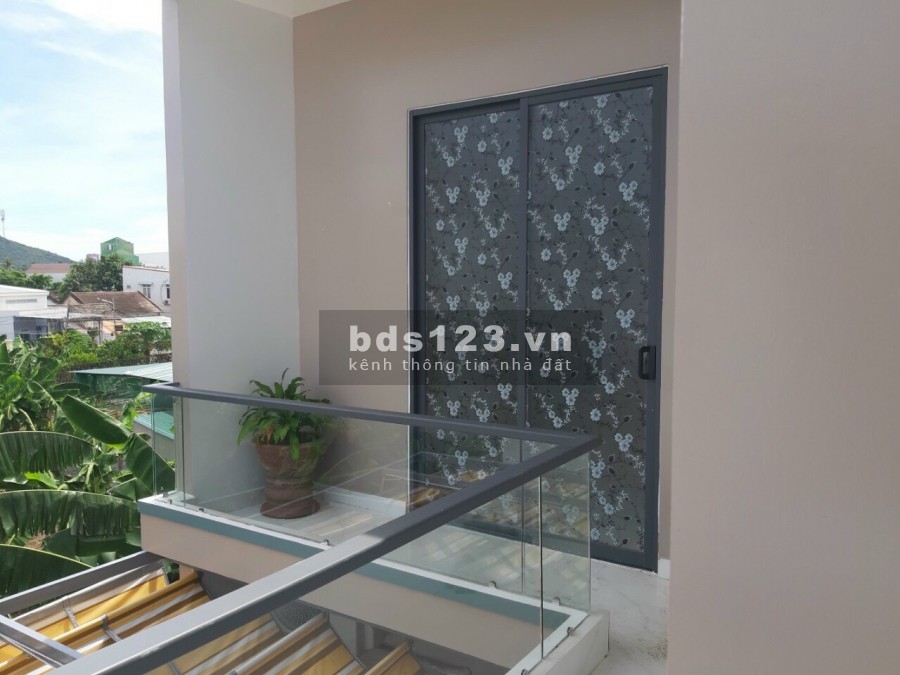 Bán nhà 2 tầng hiện đại đường Cầu Dứa Phú Nông- Nha Trang, ô tô vào tận nơi sổ hồng