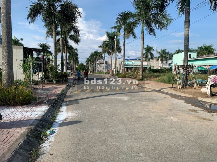 Đất lọt khe khu dân cư Cát Tường - Phú Thạnh khu dân cư, xe qua lại đông, lh 0379926018