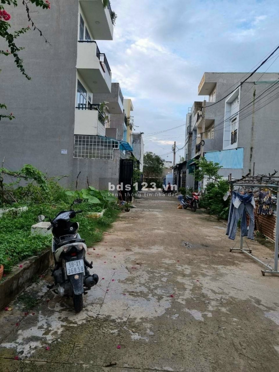 Bán lô đất đẹp Đường Võ Văn Hát, phường Long Trường, Quận 9 giá bán 3.6 tỷ, sổ sẵn