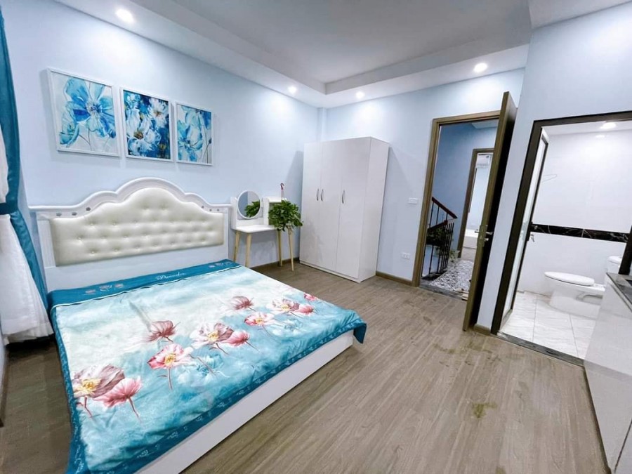 Bán nhà Hoàng Ngân, cách ô tô 5m, mới tinh cực đẹp 9 phòng, giá 6.35 tỷ, lh 0902224679