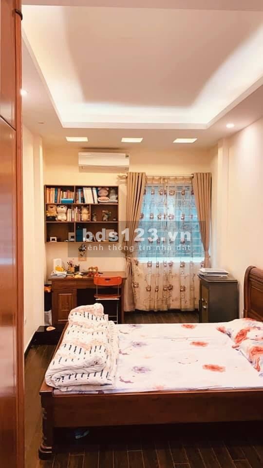 Cần bán nhà thoáng sáng, ngõ thông ra Tây Hồ chủ nhà vui vẻ dễ tính liên hệ 0904866660