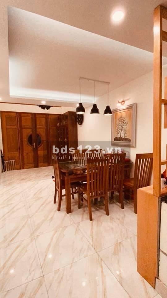 Cần bán nhà thoáng sáng, ngõ thông ra Tây Hồ chủ nhà vui vẻ dễ tính liên hệ 0904866660