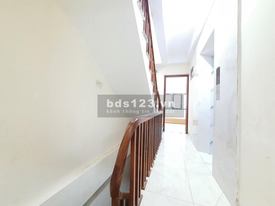 Bán nhà 68m2 Nguyễn Văn Cừ, Long Biên, gara, thang máy, stayhome, nhỉnh 7 tỷ