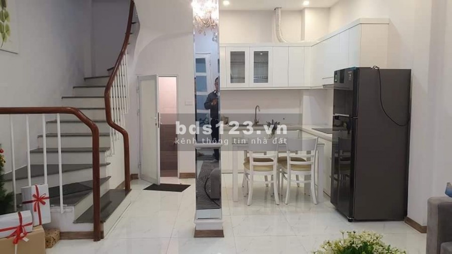 Bán nhà Trung Liệt Đống Đa ba bước ra phố 20m2, 4.5 tầng, mặt tiền 3m, liên hệ 0386888707