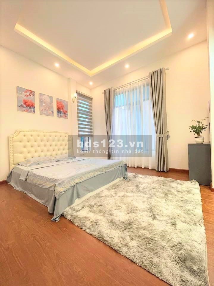 Bán Nhà Nguyễn Ngọc Vũ dtsd 38m2 2 mặt thoáng gần phố ô tô đỗ cổng lh Thiện 0334837326