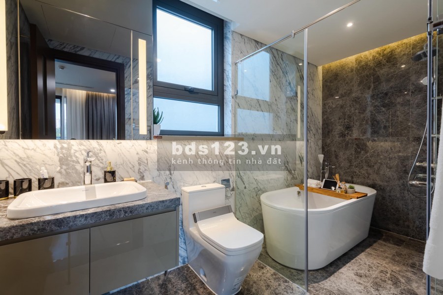 Gia đình chuyển chỗ ở cần bán căn góc 3 mặt thoáng 4pn dtsd 160m2 Goldmark city.giá 3.95 tỷ