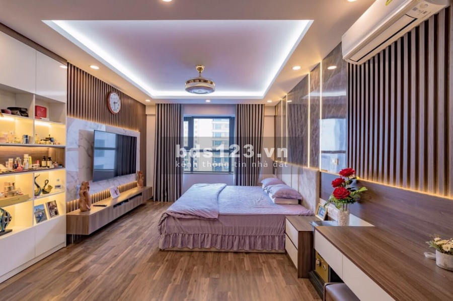Gia đình chuyển chỗ ở cần bán căn góc 3 mặt thoáng 4pn dtsd 160m2 Goldmark city.giá 3.95 tỷ