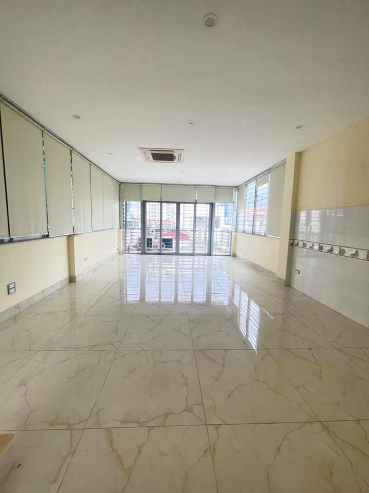 Mặt phố Trung Kính, phân lô ô tô tránh, vỉa hè 2 bên 8 tầng thang mát, diện tích 70m2, giá tốt