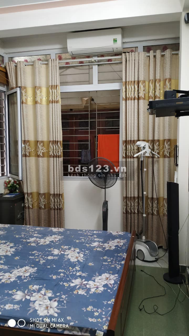 Bán nhà nguyên căn ngõ Nguyễn Đình Hoàn, dtsd 34m2, 4 tầng, mặt tiền 3.2m, giá 3.6 tỷ lh 0975513371
