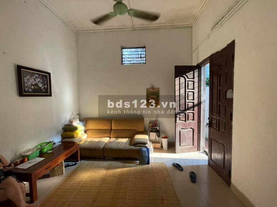 Bán nhà Nguyễn Văn Cừ Long Biên, dtsd 75m2, tặng nhà 4 tầng ở ngay, ô tô đỗ cửa, chỉ 3.8 tỷ.