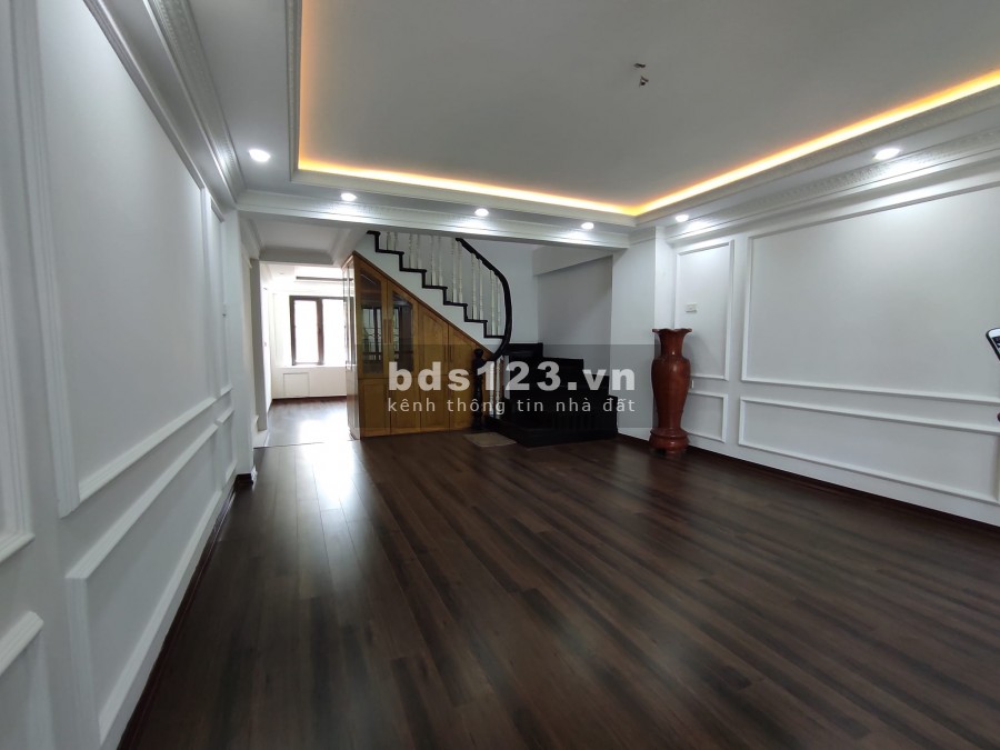 Nhà mới Bồ Đề, ô tô, diện tích sử dụng 50m2, đúc kiên cố 5 tầng, mặt tiền 4m, giá 5.5 tỷ