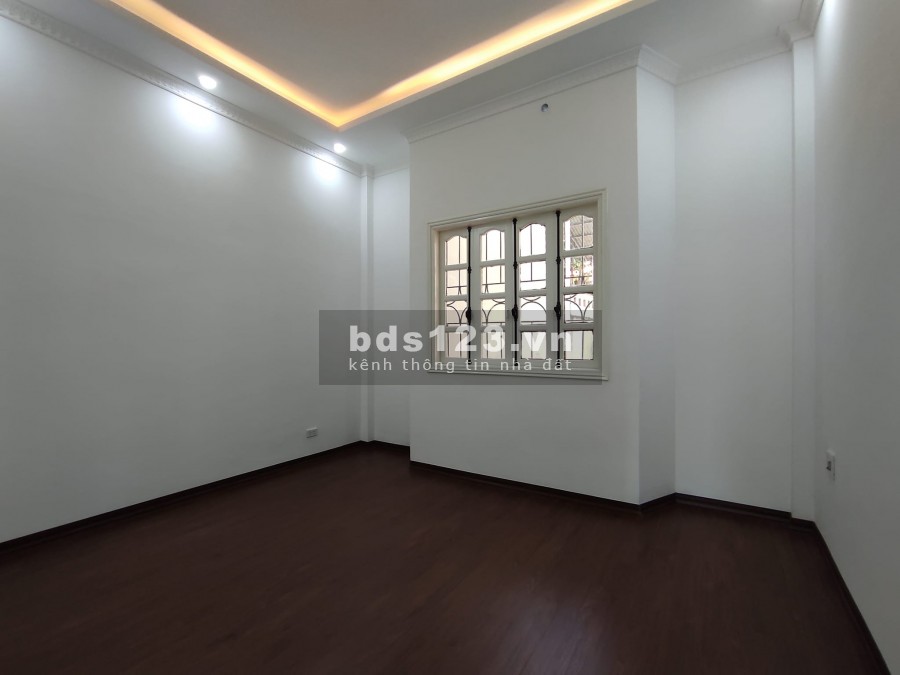 Nhà mới Bồ Đề, ô tô, diện tích sử dụng 50m2, đúc kiên cố 5 tầng, mặt tiền 4m, giá 5.5 tỷ