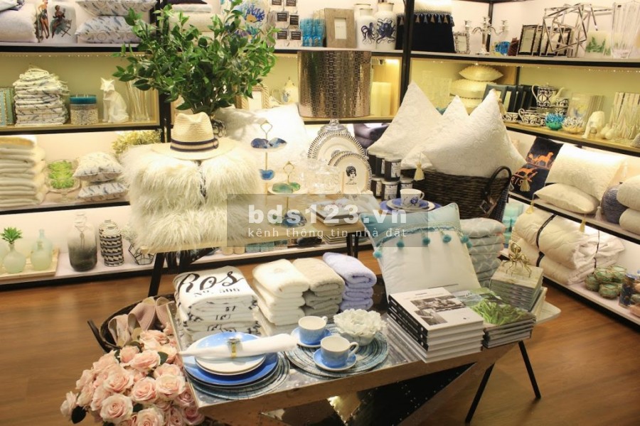 Bán nhà mặt tiền Nguyễn Thái Học Quận 1 kinh doanh sầm uất, sổ đẹp, hoàn công đầy đủ