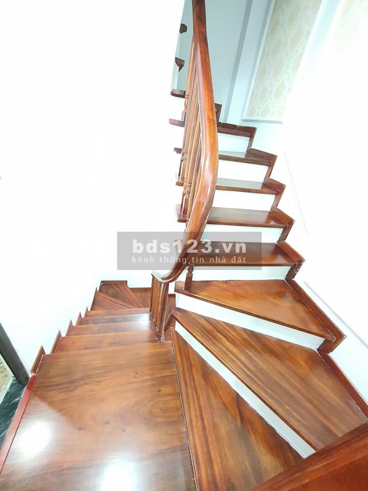 Bán nhà phân lô Nguyễn Văn Huyên, Quận Cầu Giấy, ô tô vào nhà đầu 6 tỷ, lh 0852343968