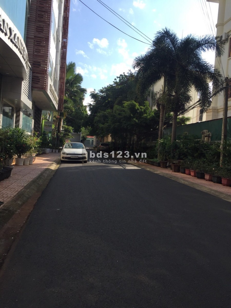 Bán nhà nguyên căn ngay trung tâm thành phố gần quảng trường 10/3, liên hệ 0967571788