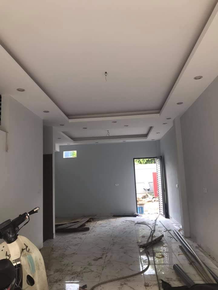Bán nhà mới 4 tầng đường Cách Mạng Tháng 8, p Gia Sàng, gần hồ Gia Sàng, cực đẹp