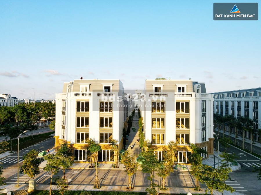 Cần tiền bán căn nhà phố Eurowindow – đối diện Big C, cạnh trung tâm thành phố - vào ở luôn.