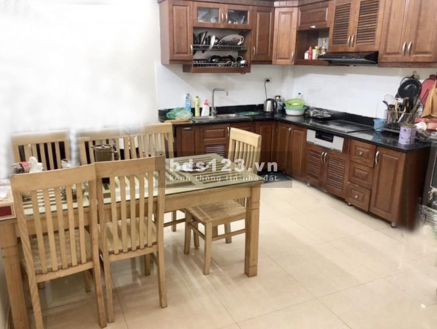Bán nhanh nhà Cầu Giấy 4 tầng diện tích 70m2, hai mặt tiền, 5 tỷ hơn tý có thương lượng