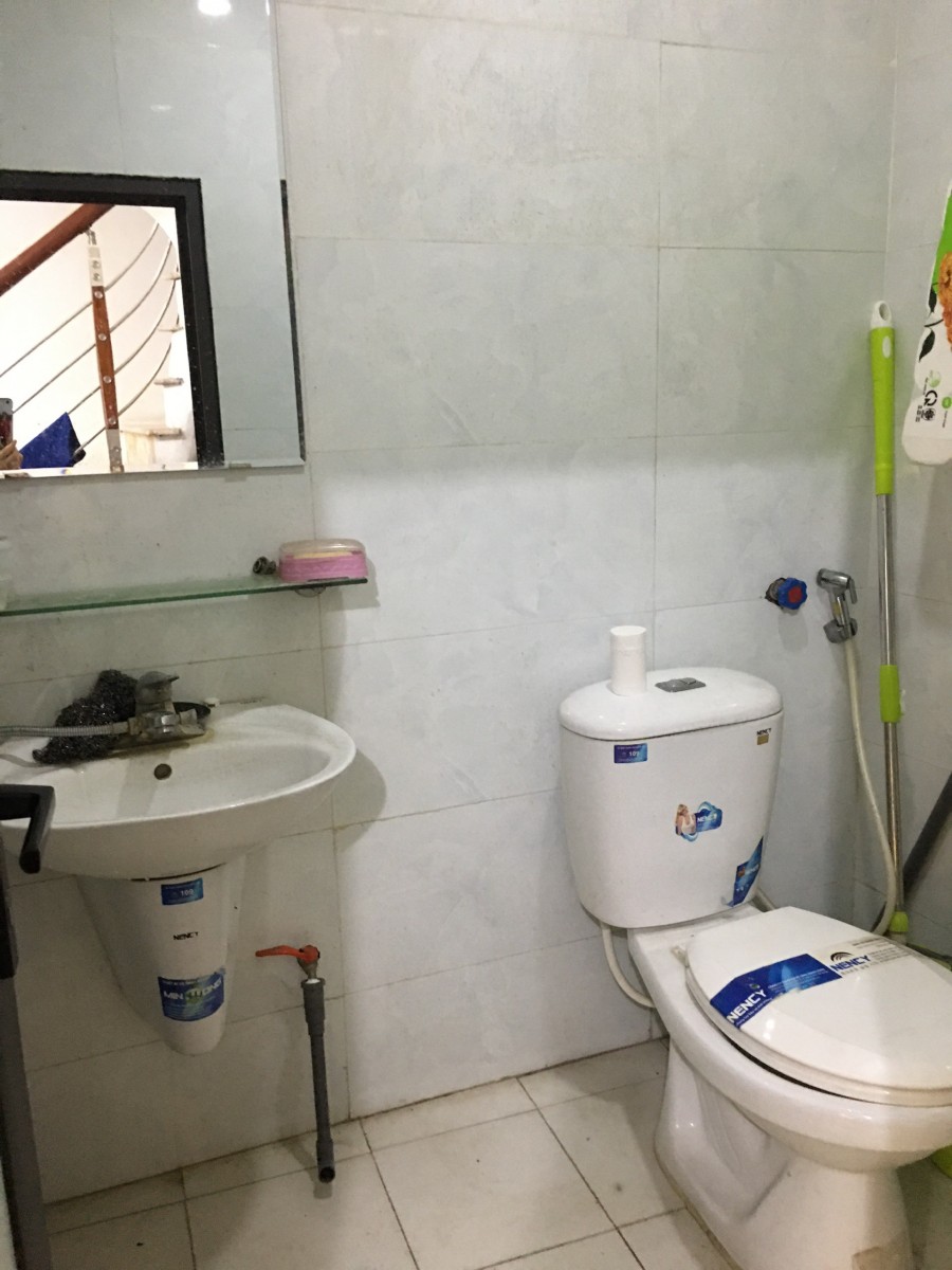 Chính chủ cho thuê cửa hàng tại 141 Nguyễn Lương Bằng, Đống Đa DT 100m2 Giá 22tr/th LH 0352316058