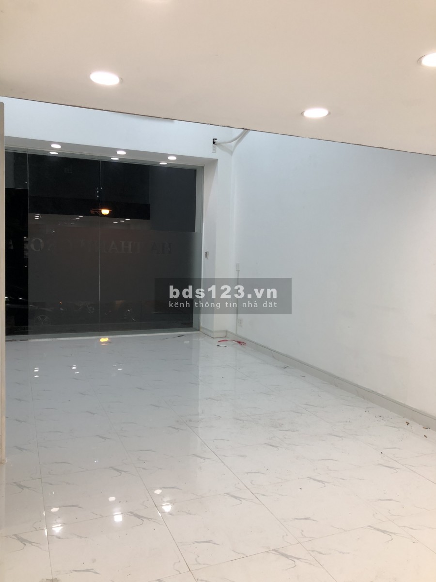 Chính chủ cần bán gấp nhà mặt tiền khu nhà liền kề Quận 7, giá 11 tỷ, giấy tờ đầy đủ, lhcc