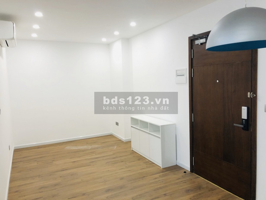 Chính chủ cần bán căn hộ 6th Element dt 67m2, tầng 18 ban công hướng Nam giá 2.5 tỷ