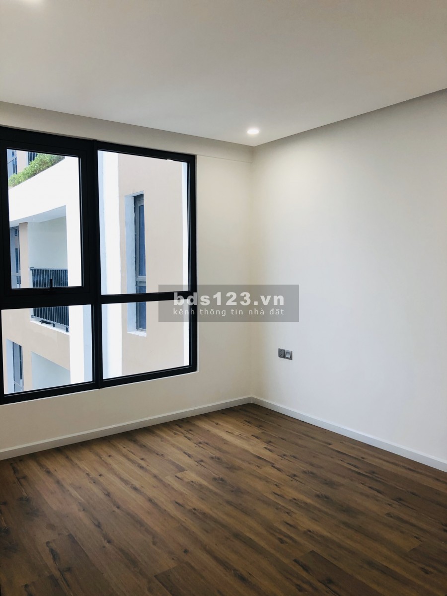 Chính chủ cần bán căn hộ 6th Element dt 67m2, tầng 18 ban công hướng Nam giá 2.5 tỷ