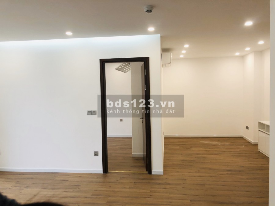 Chính chủ cần bán căn hộ 6th Element dt 67m2, tầng 18 ban công hướng Nam giá 2.5 tỷ