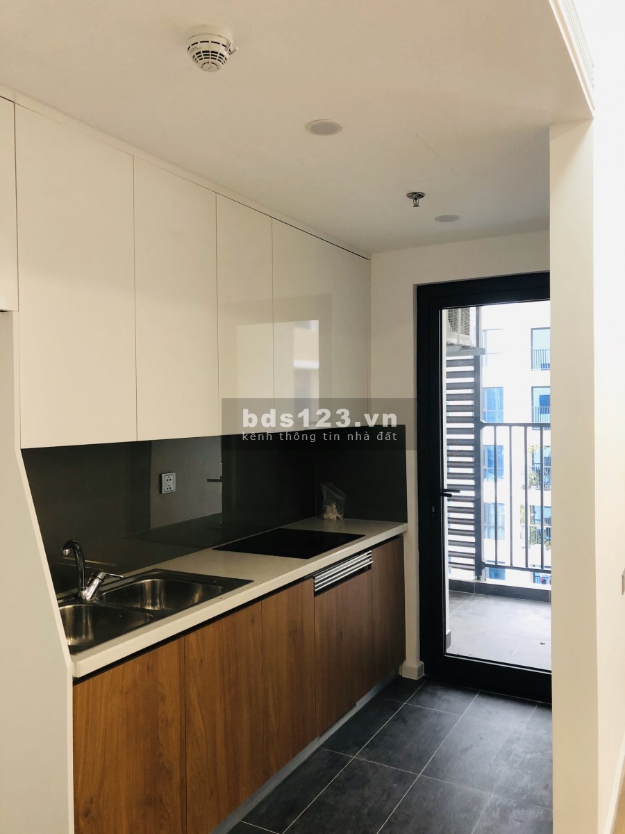 Chính chủ cần bán căn hộ 6th Element dt 67m2, tầng 18 ban công hướng Nam giá 2.5 tỷ